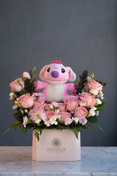 Box de 12 Rosas Rosadas con Peluche de Angel (Disney) y Mini Claveles